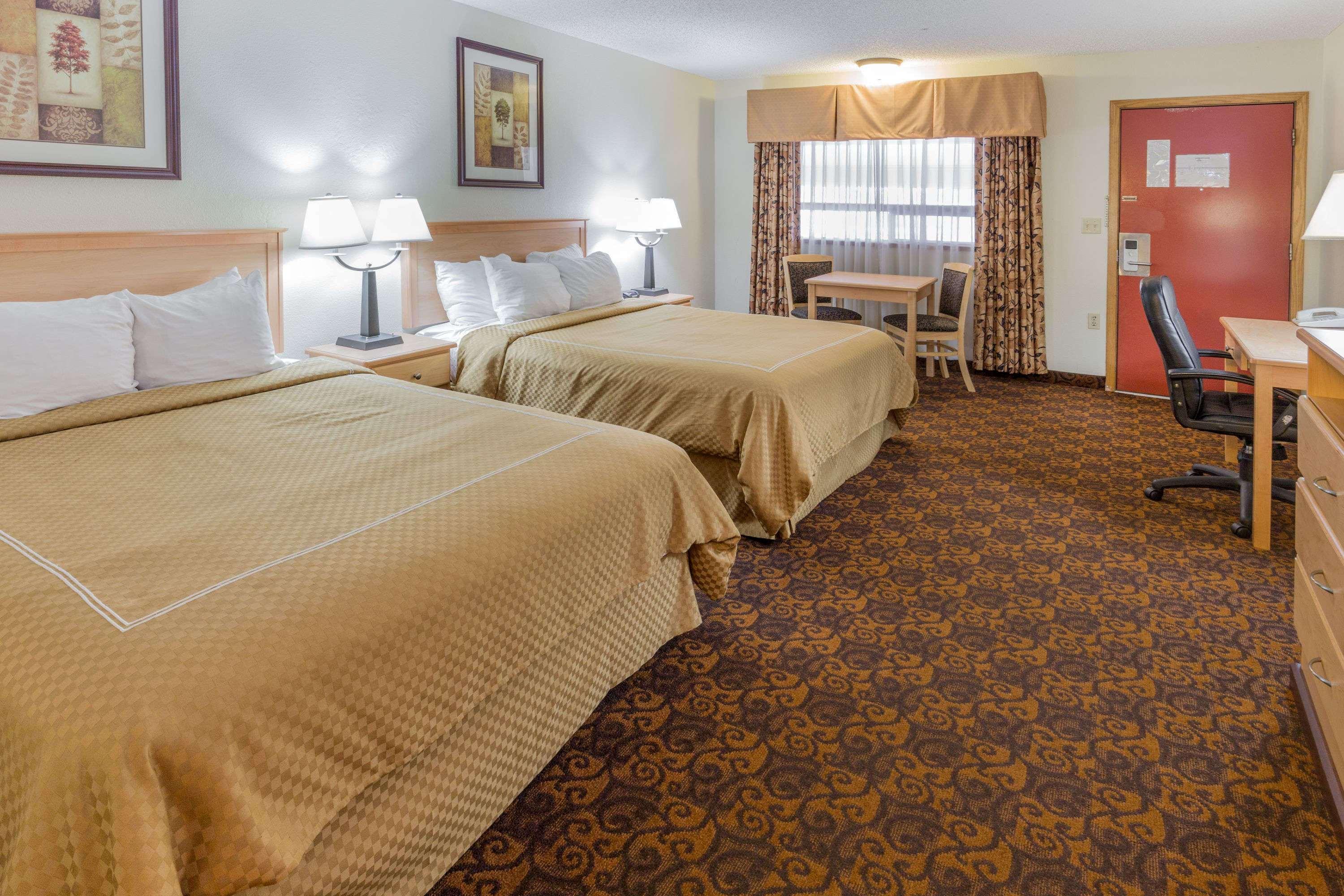 Days Inn By Wyndham Black Bear Salem Exterior photo