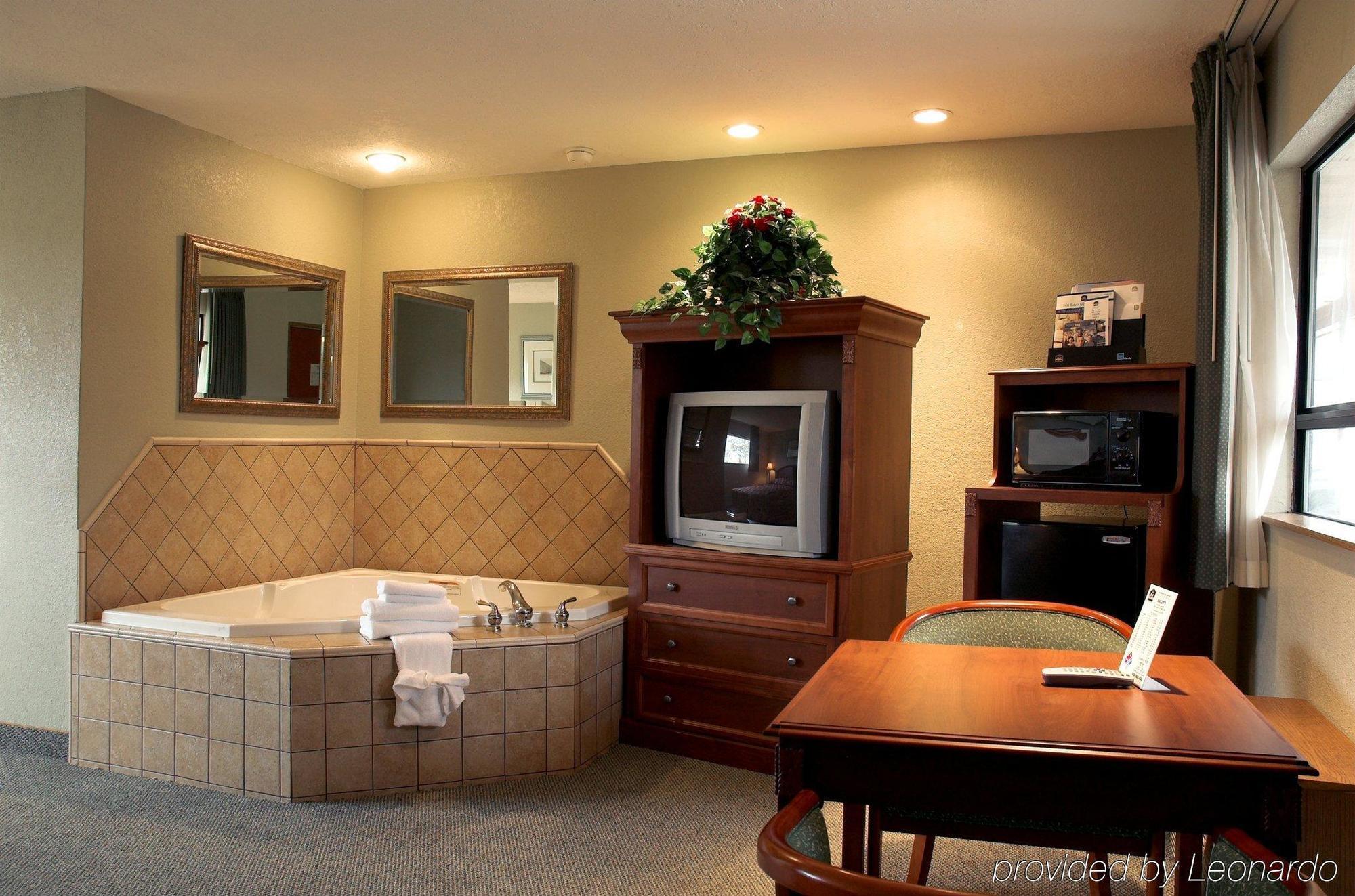 Days Inn By Wyndham Black Bear Salem Room photo